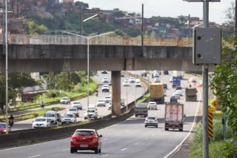 Mais de 20 'novos' radares de velocidade serão instalados na BR-324 até janeiro