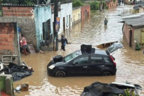 Chuva causa estragos no sul da Bahia; confira previsão do tempo