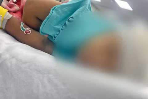 Bebê de 1 ano é baleada na cabeça após carro da família ser abordado por traficantes