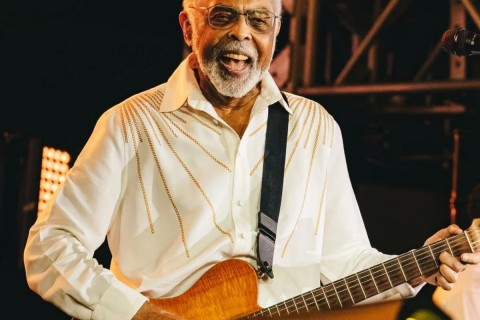 Gilberto Gil fará show intimista em Salvador para arrecadar fundos para o Teatro Gamboa