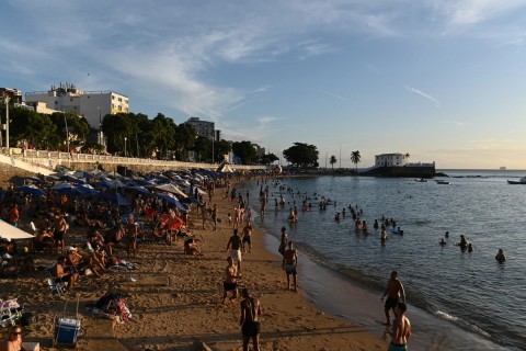 O que você come e bebe na praia pode te mandar para o hospital, alerta Drauzio Varella