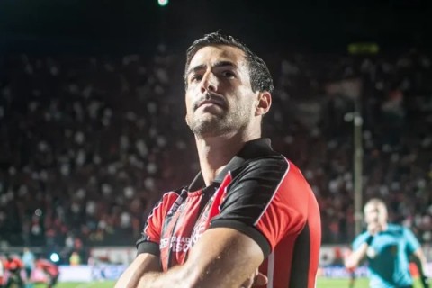 Titular do Vitória confirma que está deixando o clube e não permanece para 2026