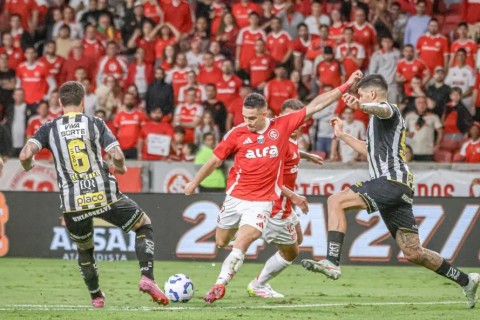 Atacante deve ficar de fora do próximo jogo do Internacional