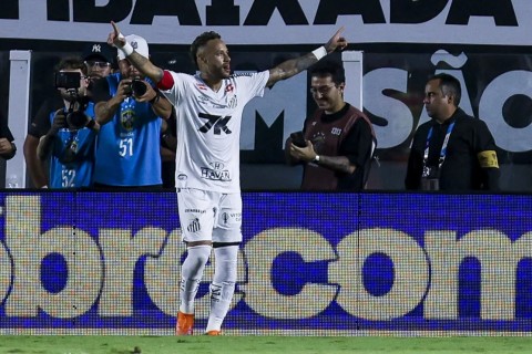 Neymar marca, Santos vence o Sport e deixa o Z4 do Brasileirão
