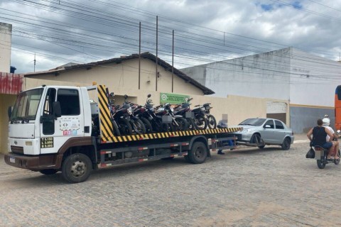 Motocicletas e carro são apreendidos em operações realizadas nas cidades de Queimadas e Cansanção