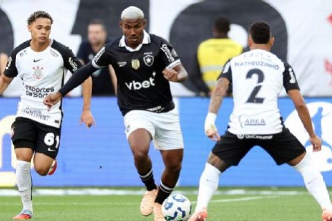 Em jogo de quatro gols e confusão, Corinthians e Botafogo ficam no empate pelo Brasileirão