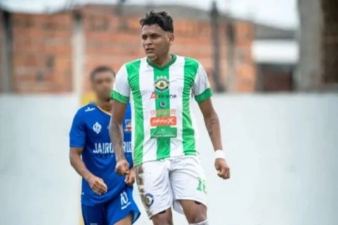 Jogador de futebol tem casa invadida e é executado a tiros na Bahia