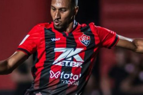 Ex-Vitória nega acerto com time da Série B e segue livre no mercado