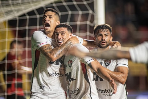 Vitória vence o Sport e sai da zona. Agora é secar!
